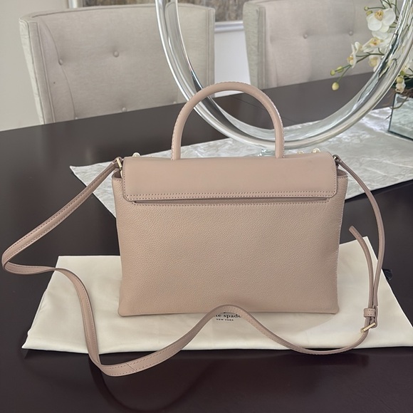 Kate Spade Serrano Place Pearl Dorina $550 MSRP. COLLECTIBLE;  w/ a dust bag - Picture 4 of 14